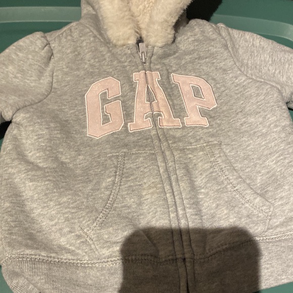 GAP Grey Sherpa Fleece Hoodie!!! 12-18 months… warm & cozy!!! - Picture 4 of 9